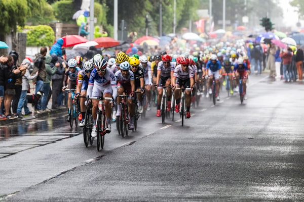 What types of cycling stage races are there?